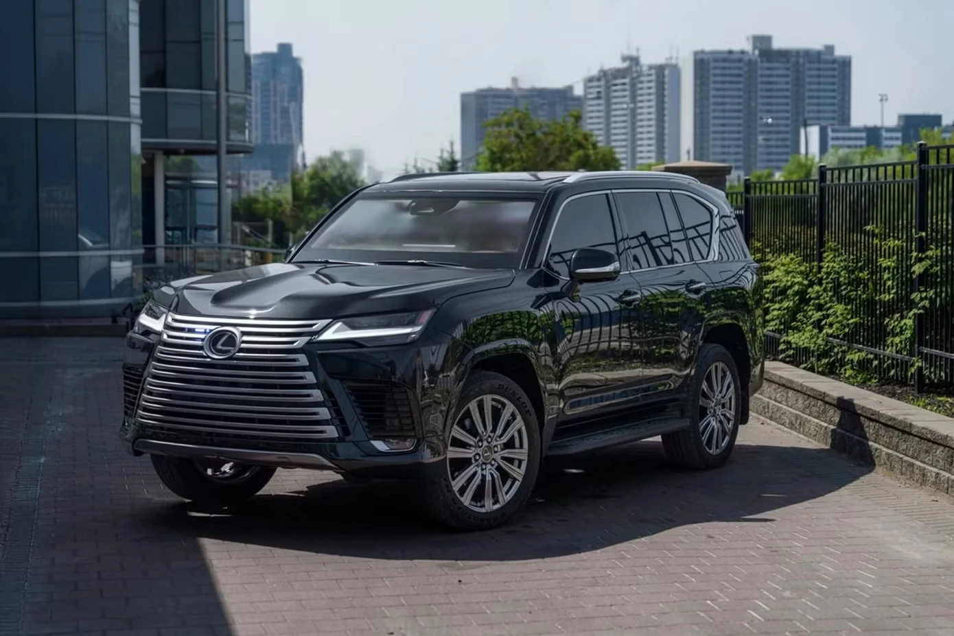 Lexus LX hybrid phiên bản bọc thép ra mắt - Hình 11