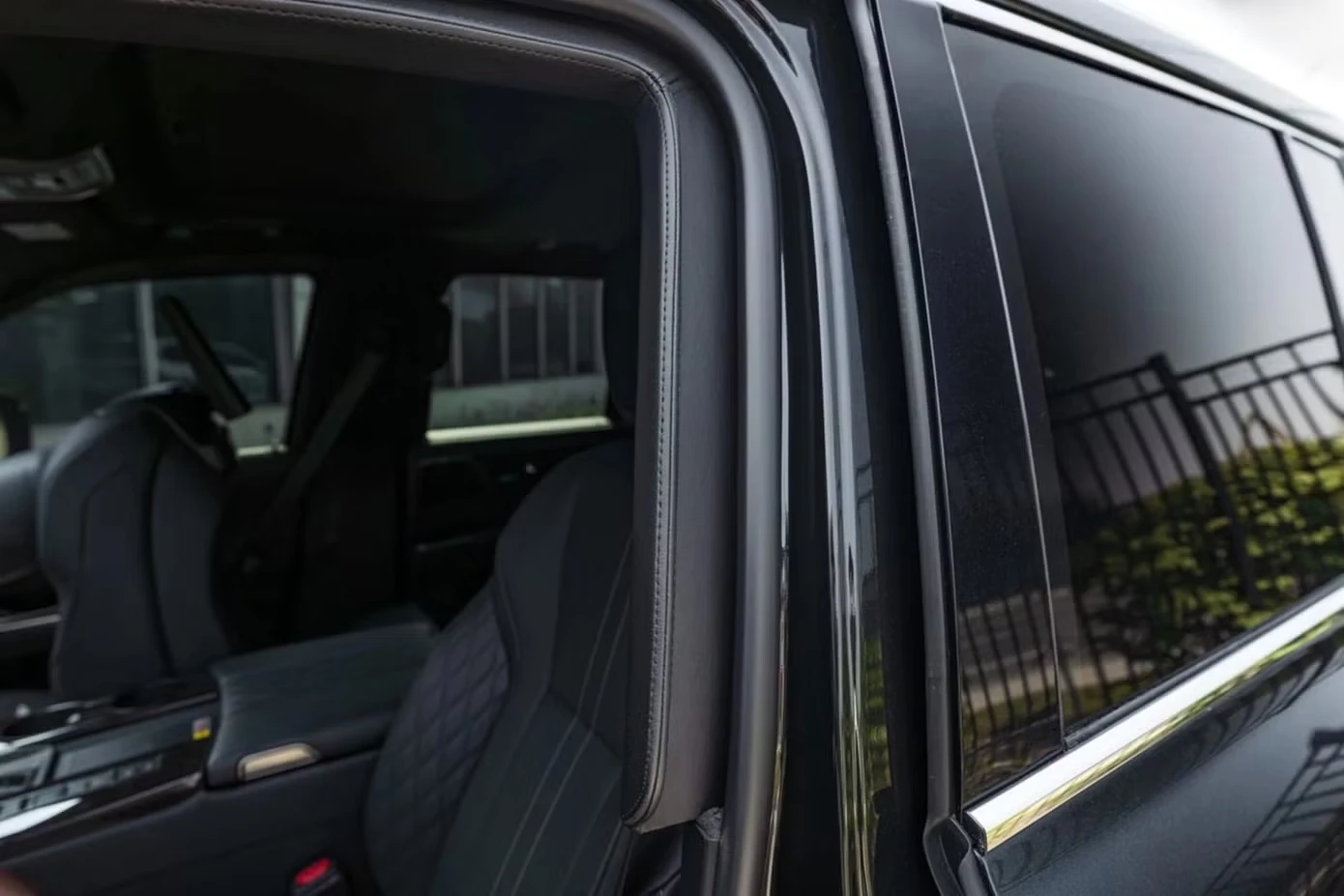 Lexus LX hybrid phiên bản bọc thép ra mắt - Hình 2