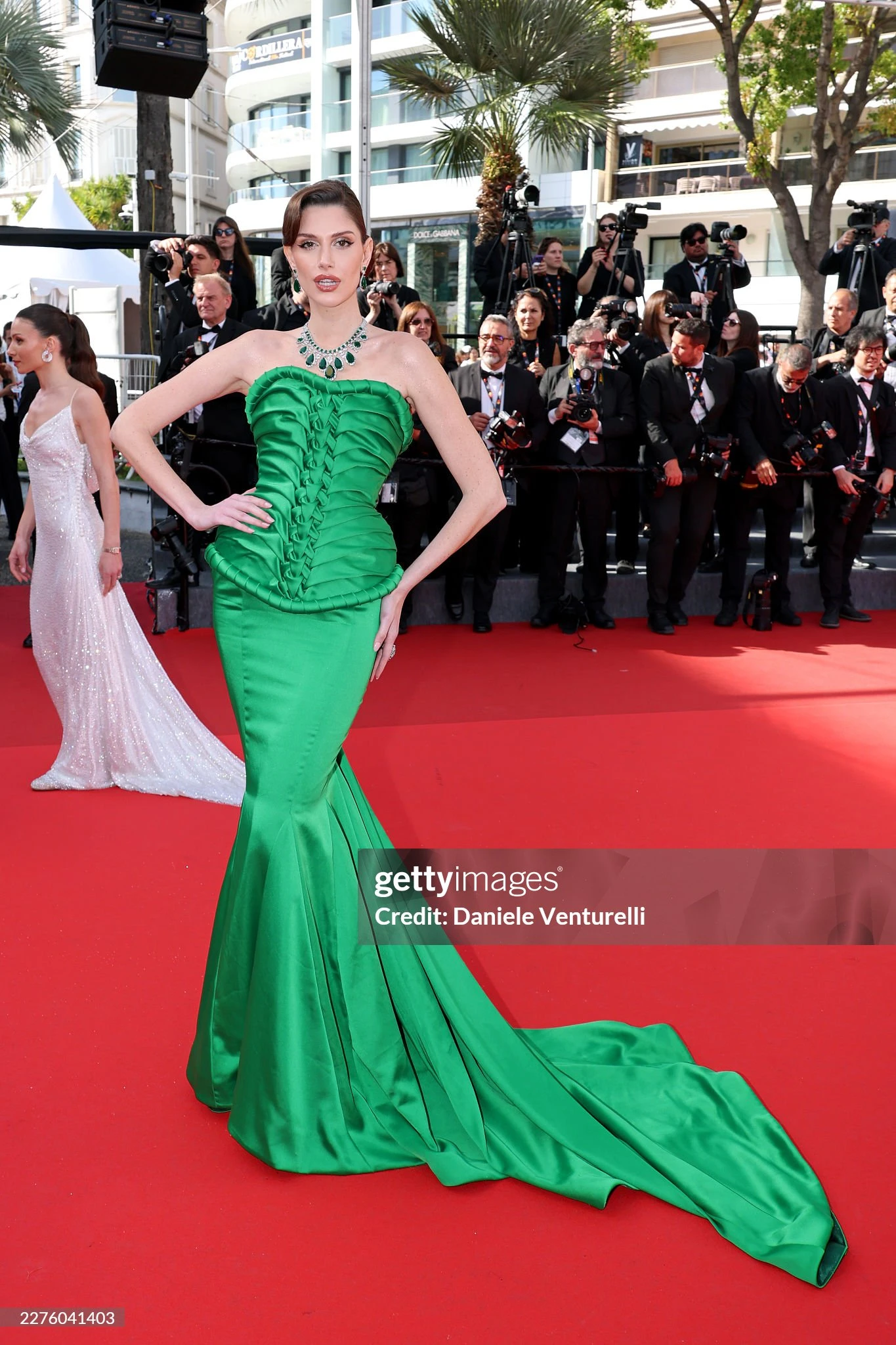 Thảm đỏ Cannes ngày 2: Demi Moore tha thướt bên chị đại Chompoo Araya, 1 Lọ Lem át cả dàn hoa hậu - thiên thần nội y - Hình 14
