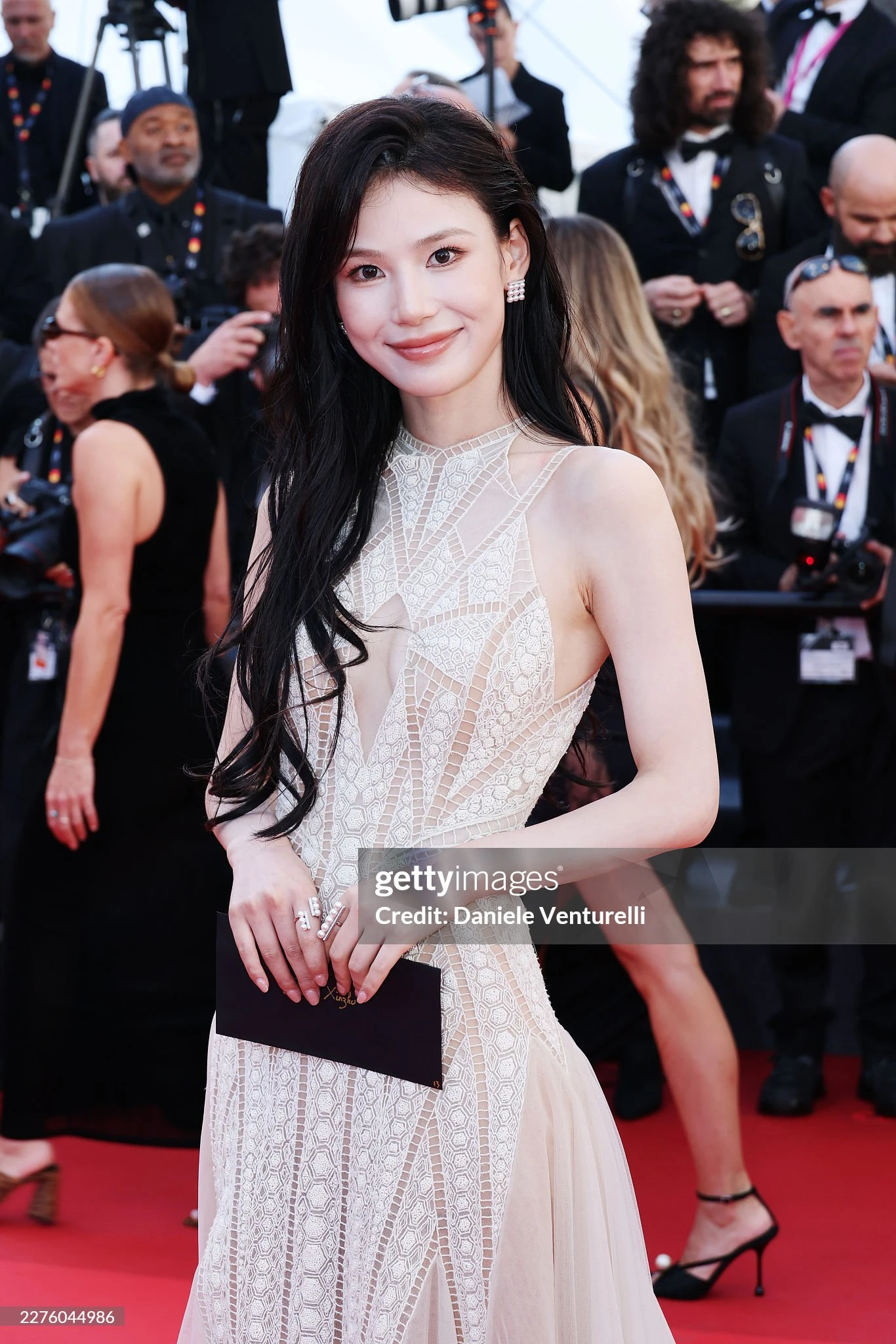 Thảm đỏ Cannes ngày 2: Demi Moore tha thướt bên chị đại Chompoo Araya, 1 Lọ Lem át cả dàn hoa hậu - thiên thần nội y - Hình 26