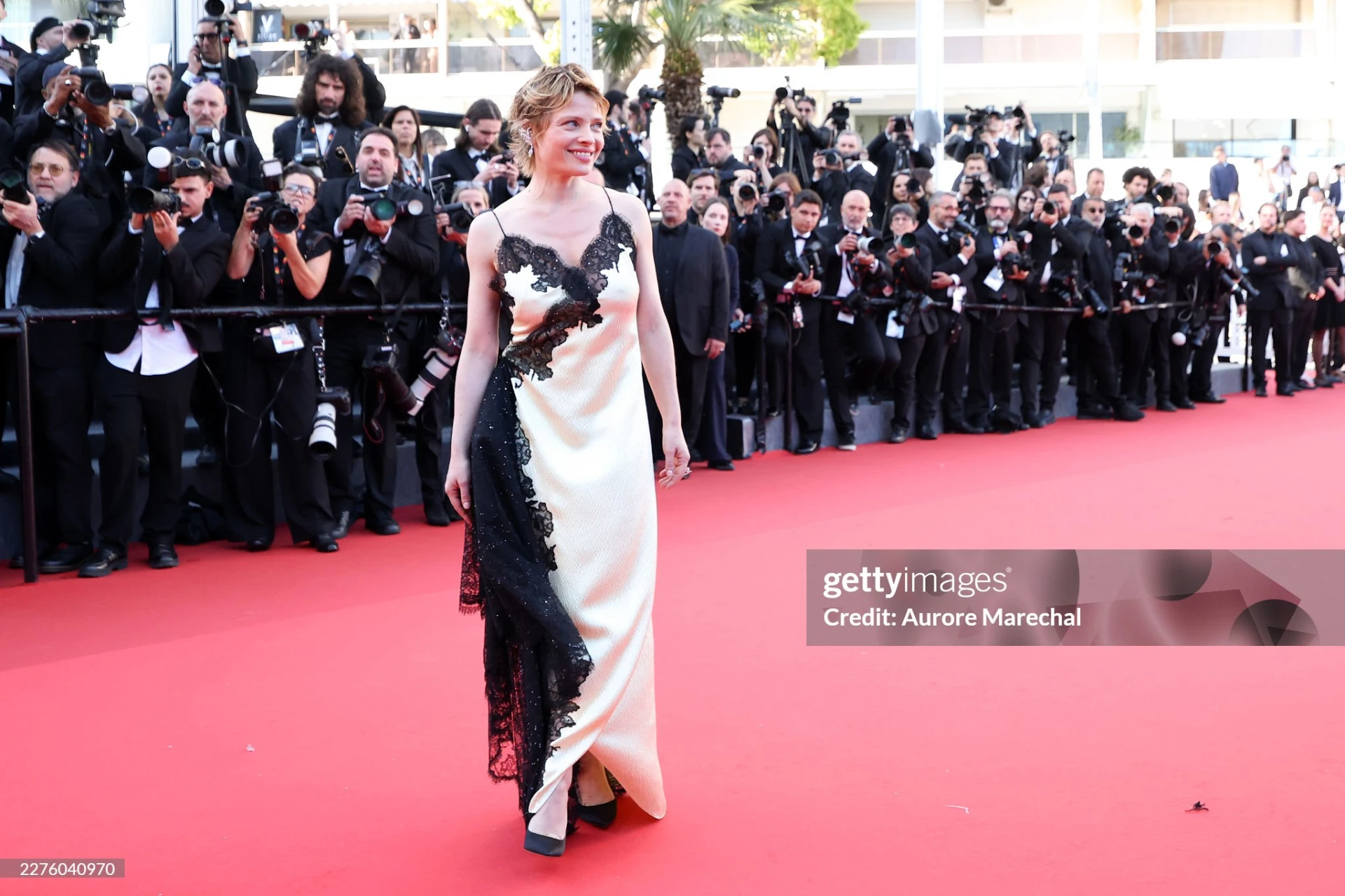 Thảm đỏ Cannes ngày 2: Demi Moore tha thướt bên chị đại Chompoo Araya, 1 Lọ Lem át cả dàn hoa hậu - thiên thần nội y - Hình 38
