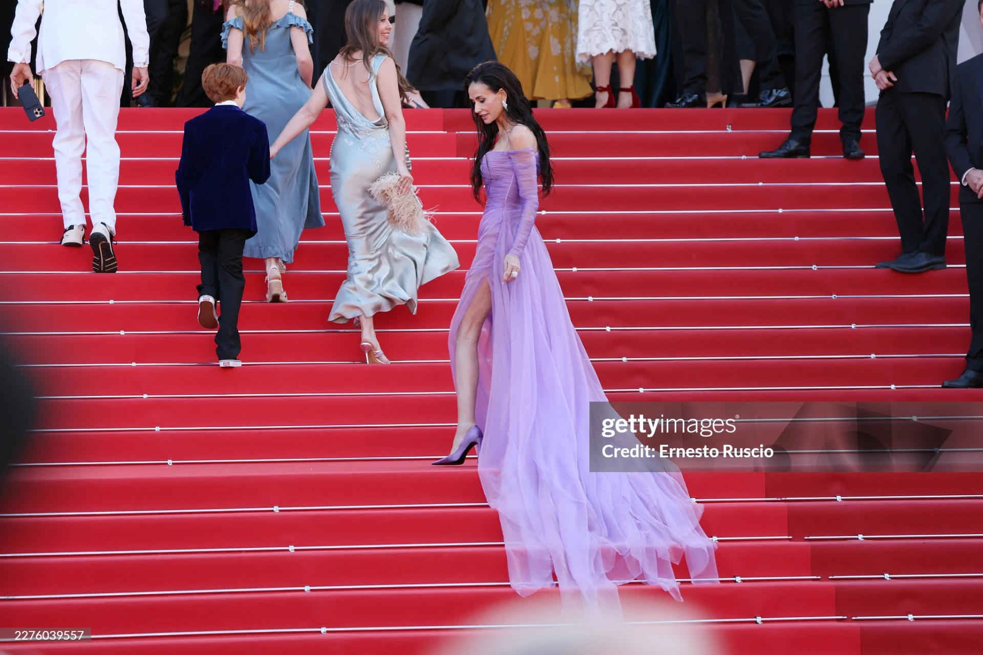 Thảm đỏ Cannes ngày 2: Demi Moore tha thướt bên chị đại Chompoo Araya, 1 Lọ Lem át cả dàn hoa hậu - thiên thần nội y - Hình 5