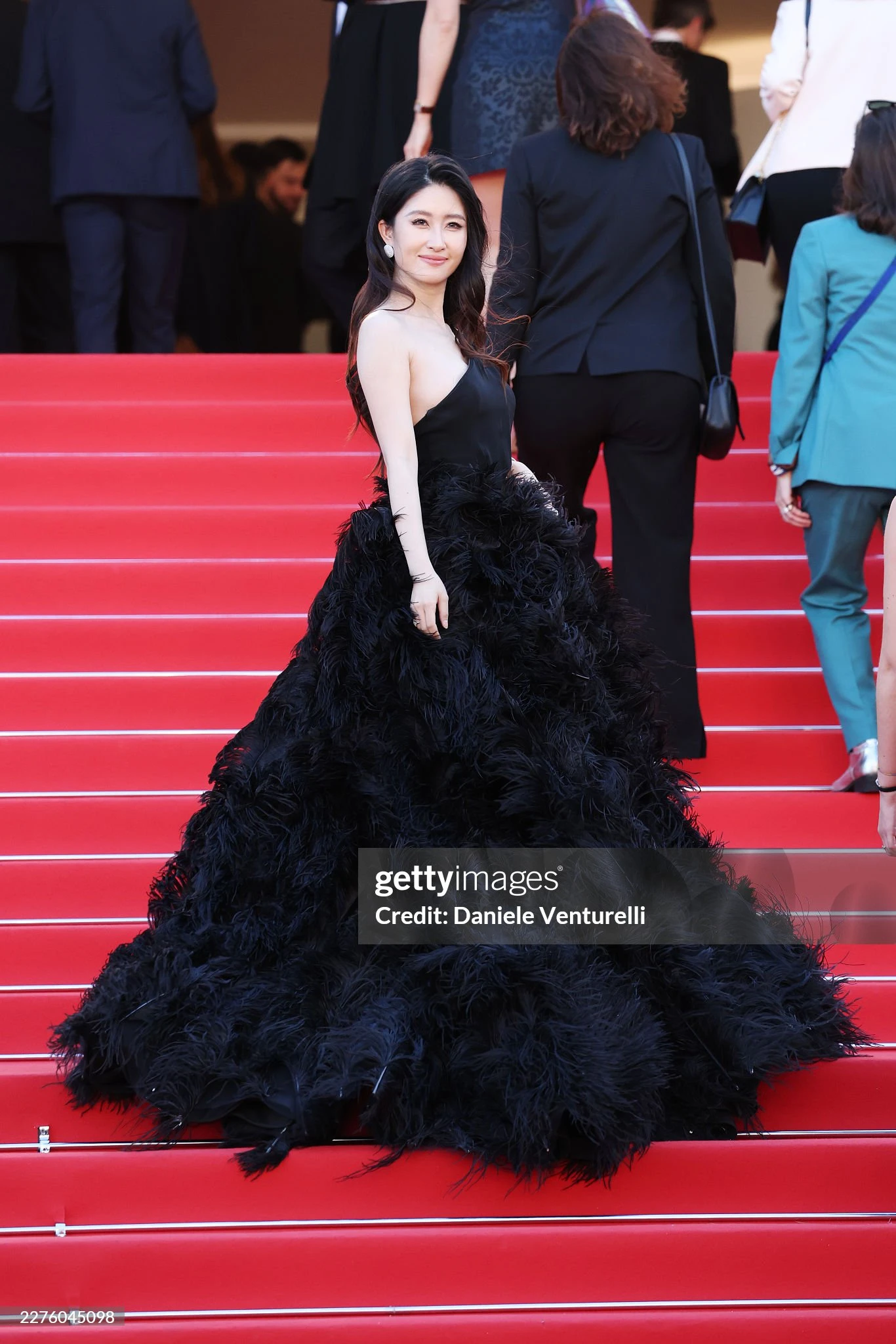 Thảm đỏ Cannes ngày 2: Demi Moore tha thướt bên chị đại Chompoo Araya, 1 Lọ Lem át cả dàn hoa hậu - thiên thần nội y - Hình 23