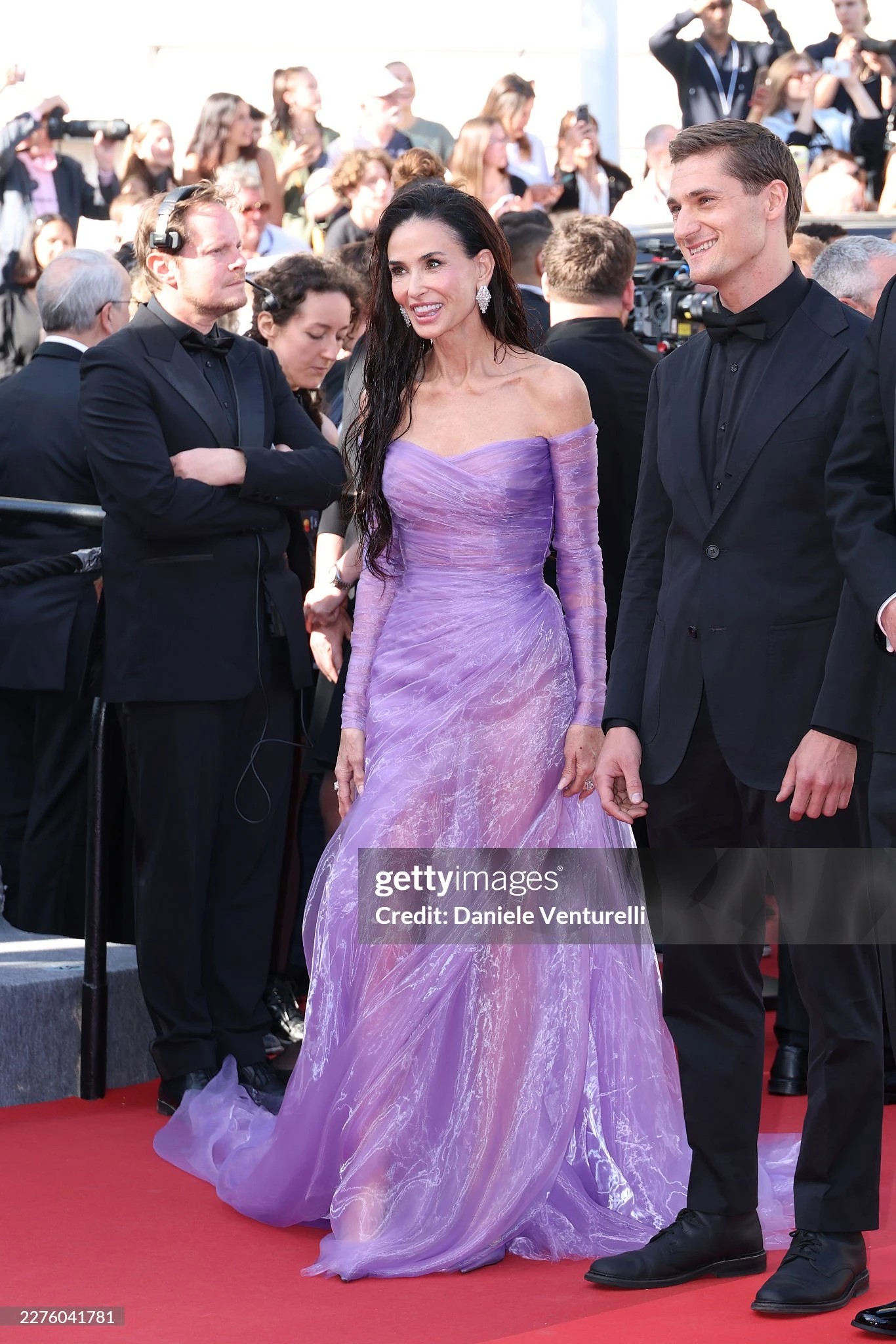Thảm đỏ Cannes ngày 2: Demi Moore tha thướt bên chị đại Chompoo Araya, 1 Lọ Lem át cả dàn hoa hậu - thiên thần nội y - Hình 1