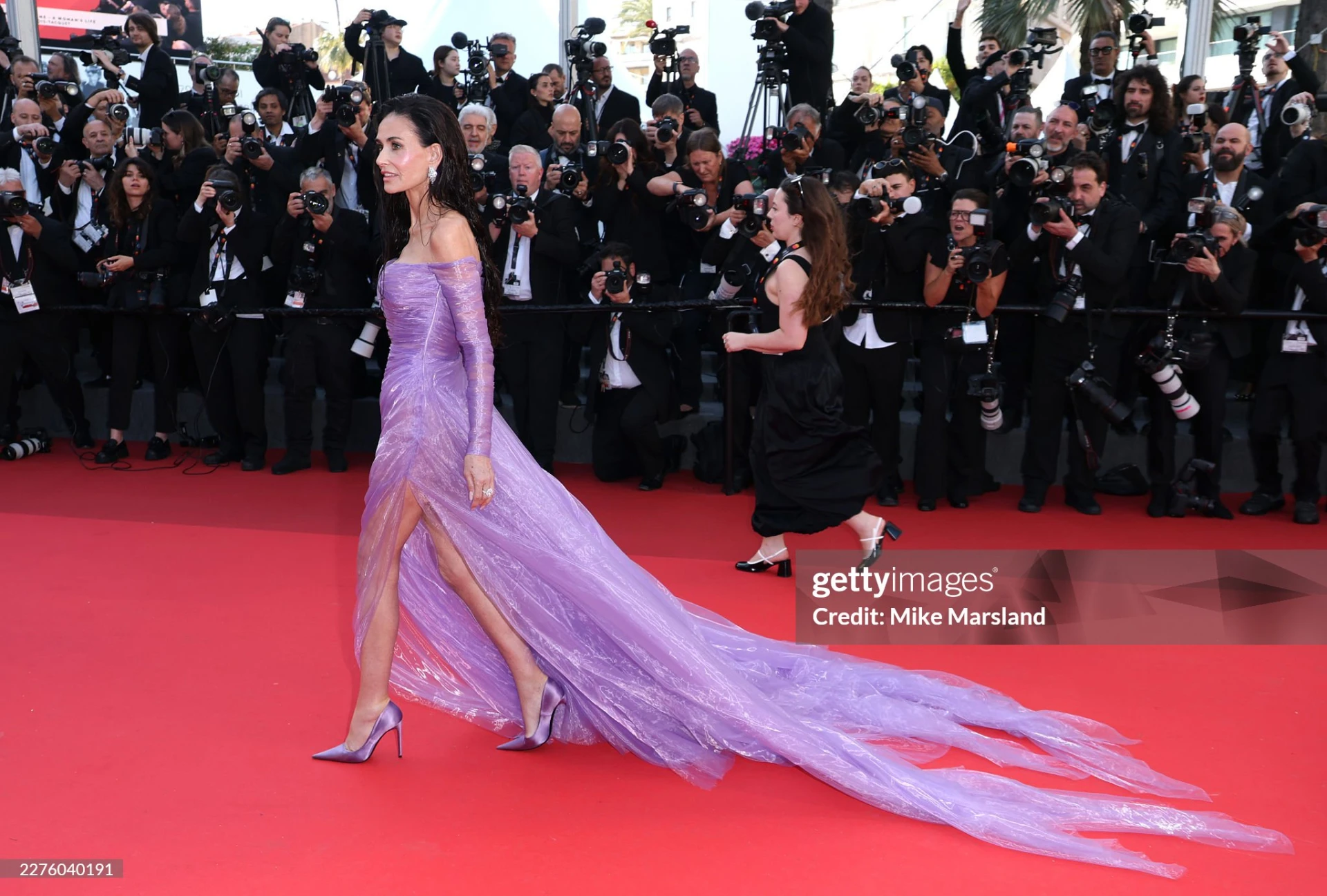 Thảm đỏ Cannes ngày 2: Demi Moore tha thướt bên chị đại Chompoo Araya, 1 Lọ Lem át cả dàn hoa hậu - thiên thần nội y - Hình 2