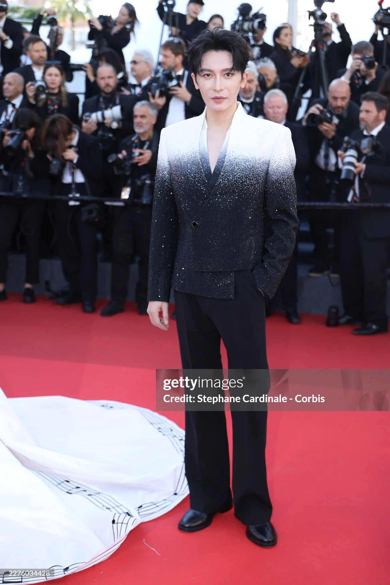 Thảm đỏ Cannes ngày 2: Demi Moore tha thướt bên chị đại Chompoo Araya, 1 Lọ Lem át cả dàn hoa hậu - thiên thần nội y - Hình 28