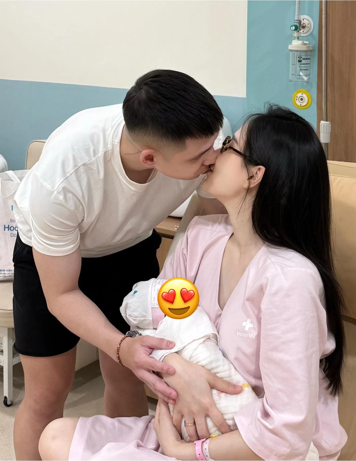 Quang Vinh và Mỹ Linh hé lộ tên con gái vừa sinh, một điểm giống hệt mẹ - Hình 2