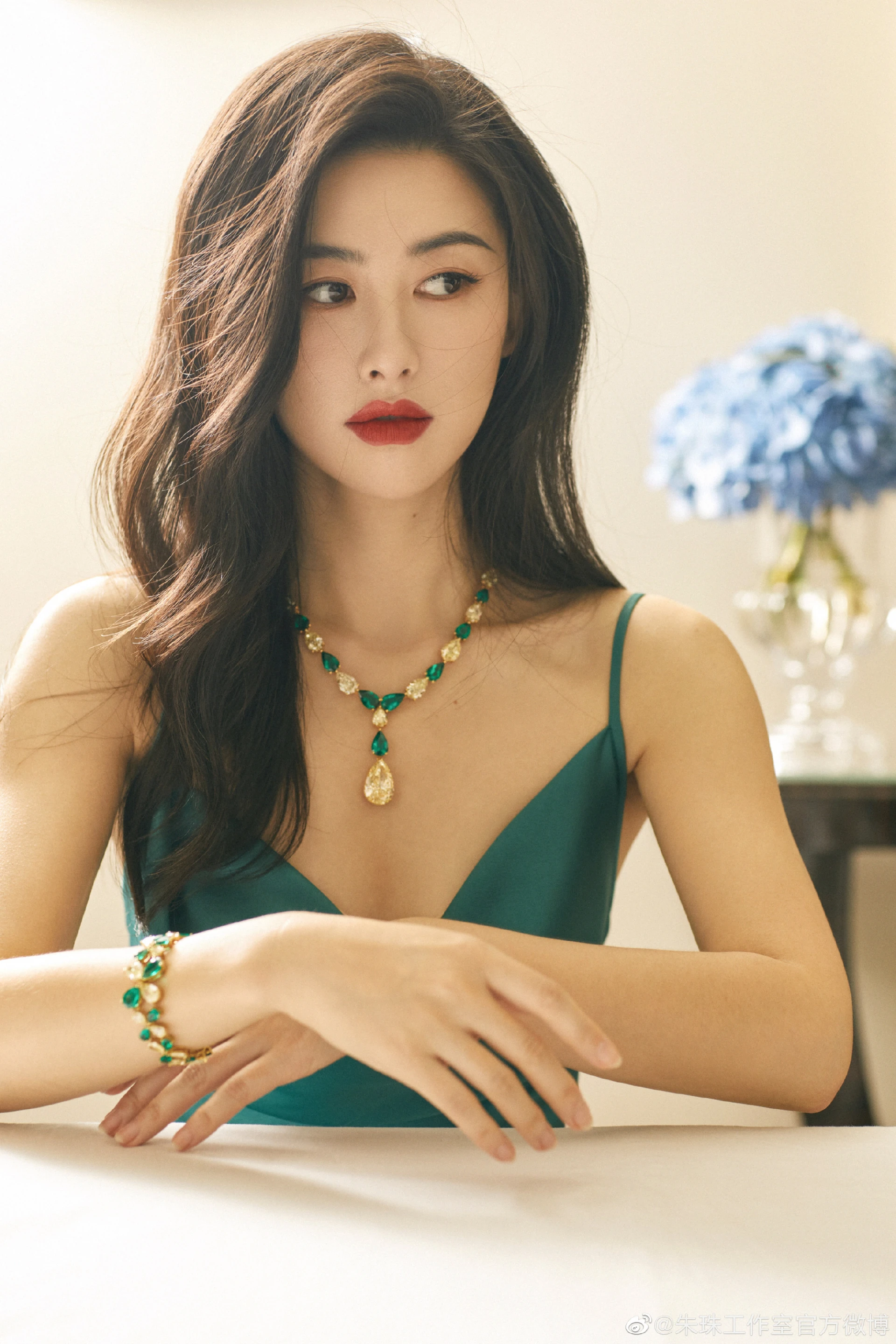 Camera thường bóc trần nhan sắc thật gây sốc của mỹ nhân showbiz đang bị 99,9% đàn ông từ chối - Hình 5