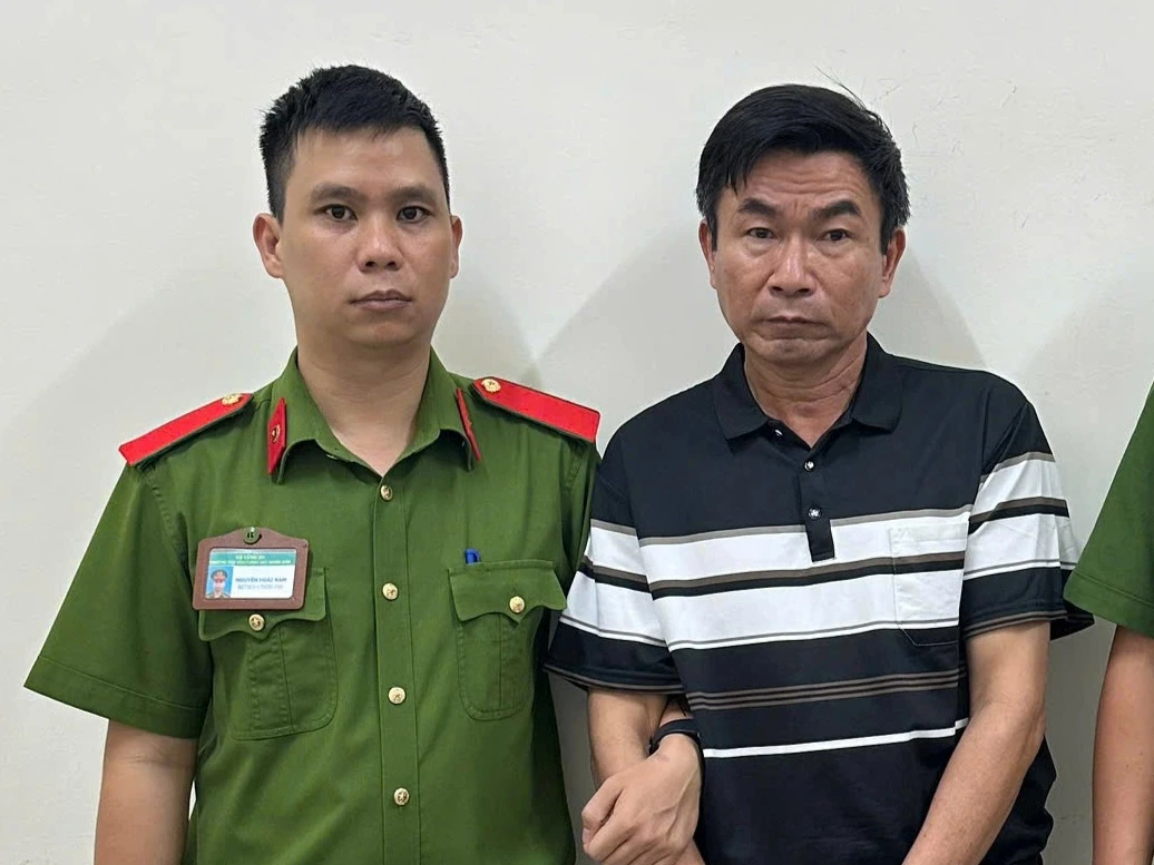 Khởi tố người đàn ông cầm chó đánh nhân viên giao hàng ở TPHCM - Hình 1