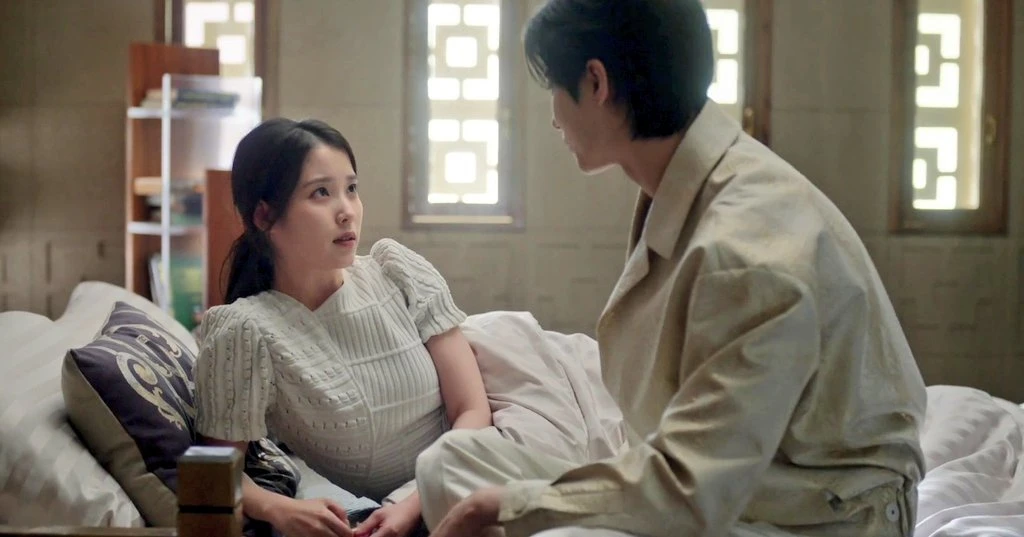Perfect Crown tập cuối: IU - Byeon Woo Seok có màn lật mặt cực căng, cùng nhau xóa sổ hoàng tộc - Hình 8