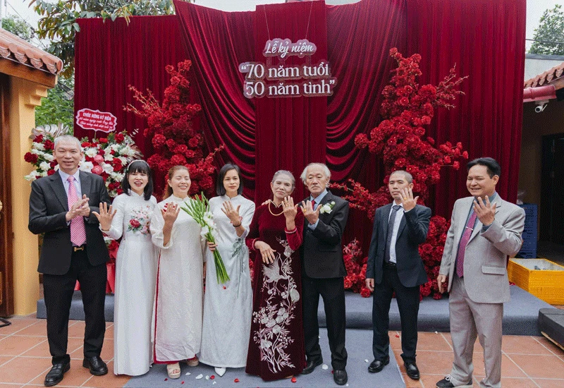 Vợ chồng 70 tuổi làm đám cưới vàng, lời nhắn nhủ khiến con cháu nghẹn ngào - Hình 5