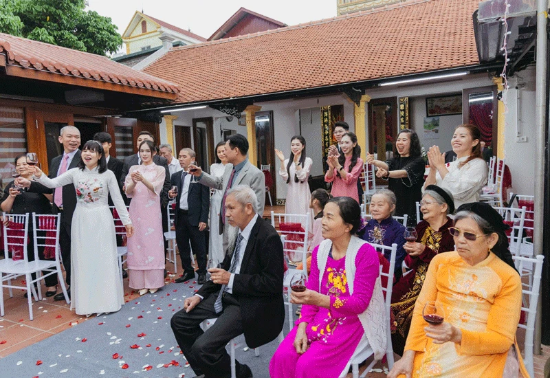 Vợ chồng 70 tuổi làm đám cưới vàng, lời nhắn nhủ khiến con cháu nghẹn ngào - Hình 3