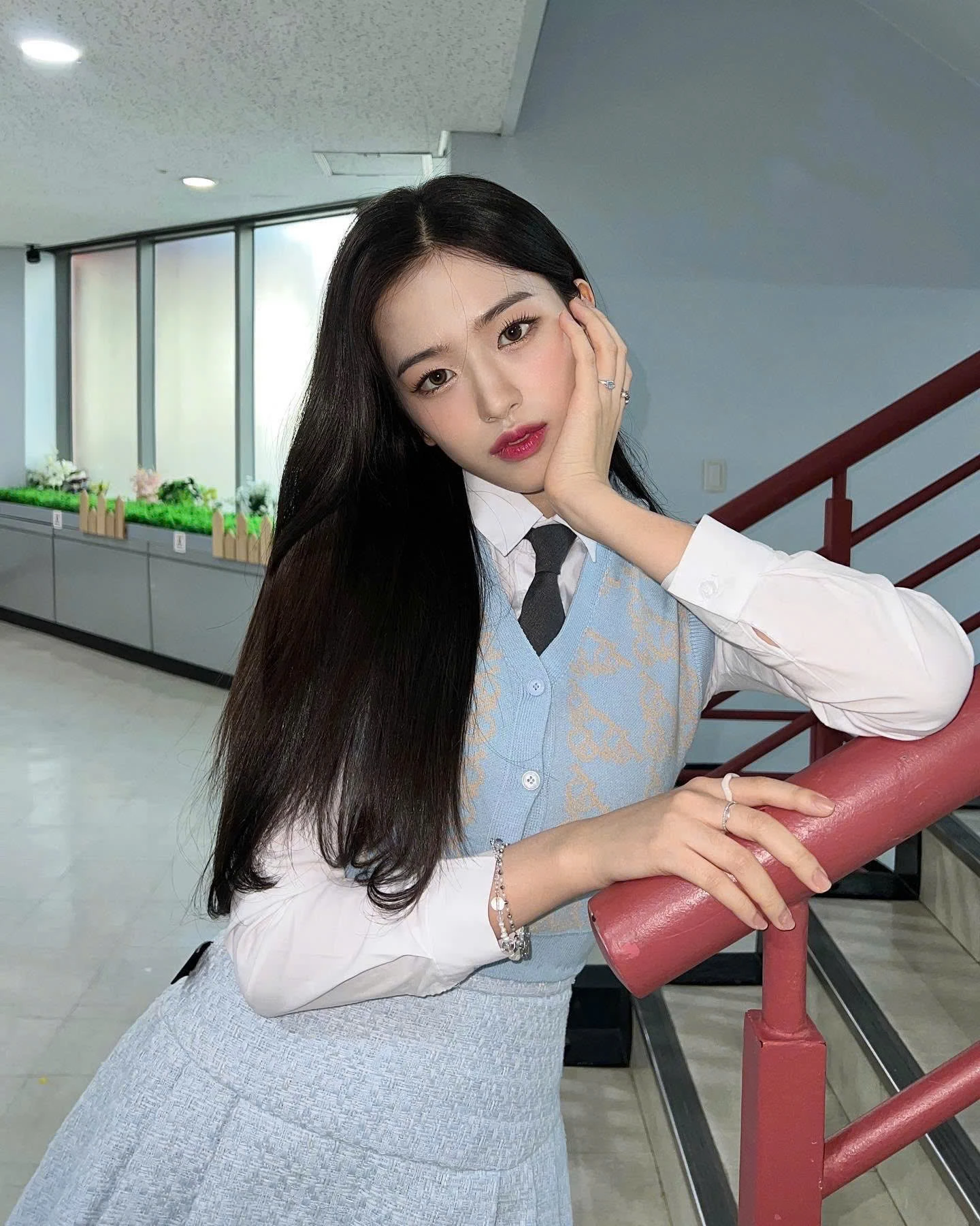 Học cách thắt cà vạt chuẩn gu cho mọi bản phối thời trang - Hình 7