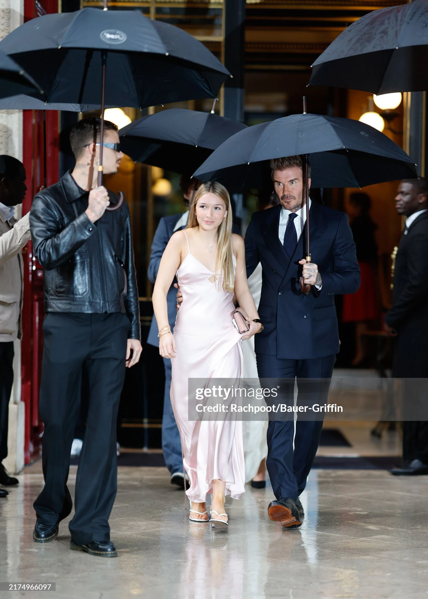 Mới 14 tuổi, tiểu thư Harper nhà Beckham đã ký hợp đồng với ông trùm Hollywood, thành mỹ nhân quyền lực thế hệ mới - Hình 2