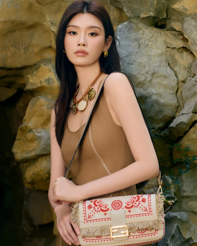 Thiên thần Victorias Secret nhận 571 tỷ đồng, lên chức khủng trong gia tộc trùm sòng bạc Macau sau 7 năm làm dâu - Hình 1