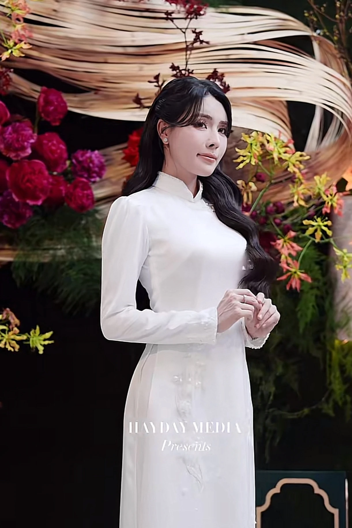 Văn Thanh rước chị đẹp gymer Bích Hạnh về dinh bằng Rolls-Royce bạc tỷ, cô dâu xinh không điểm chê - Hình 4