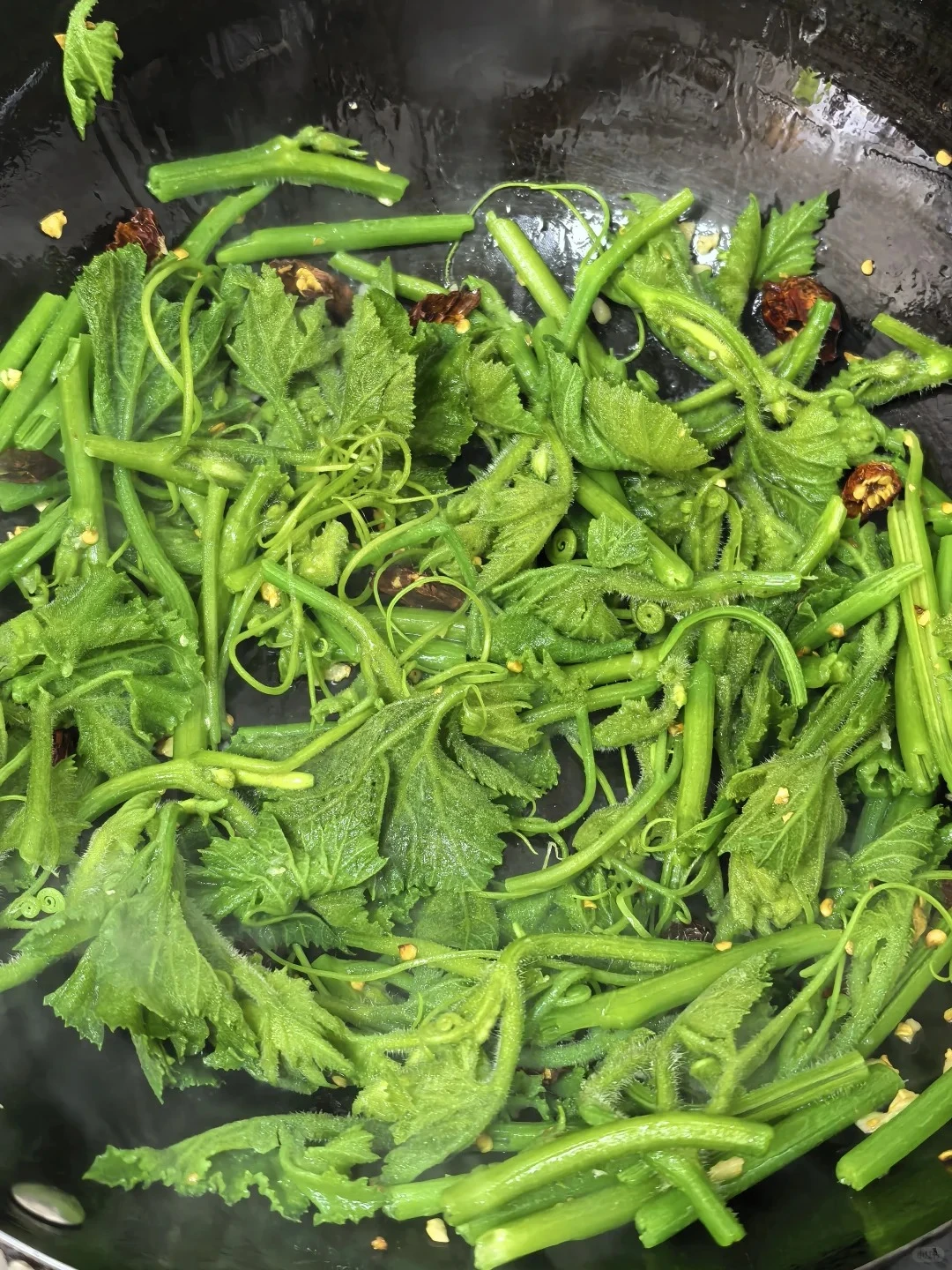 Quên salad đắt đỏ đi, mớ rau vài nghìn đồng ngoài chợ này mới là chổi quét mỡ đỉnh nhất mùa xuân! - Hình 10