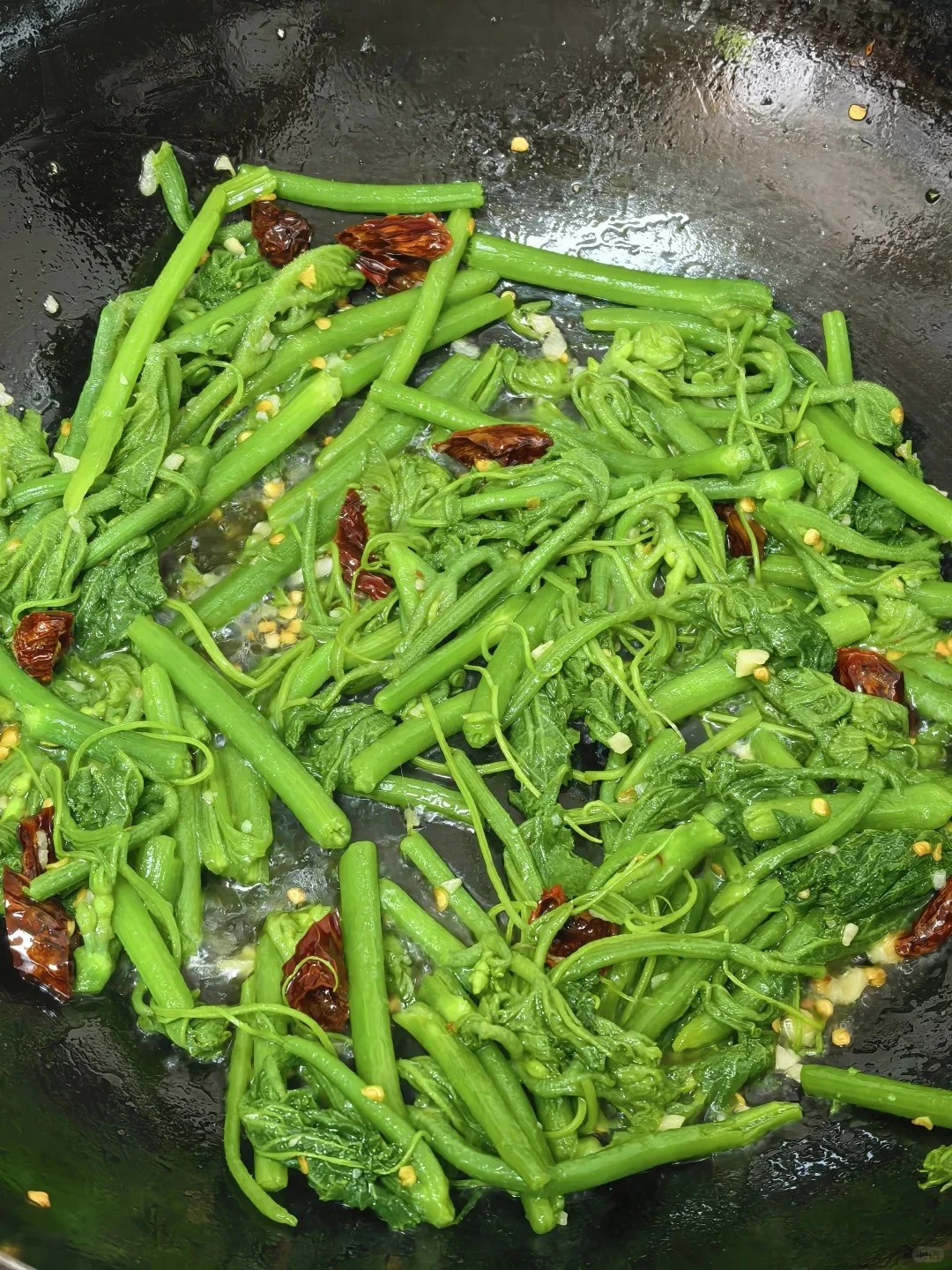 Quên salad đắt đỏ đi, mớ rau vài nghìn đồng ngoài chợ này mới là chổi quét mỡ đỉnh nhất mùa xuân! - Hình 11