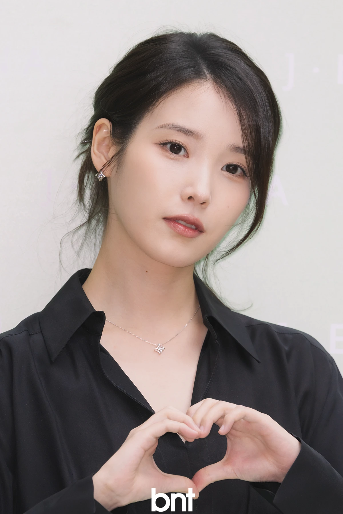 Showbiz có mỹ nhân cứ ra nhạc là top 1 cả nước, bỗng thành tội đồ quốc dân xin lỗi vẫn không được tha - Hình 13