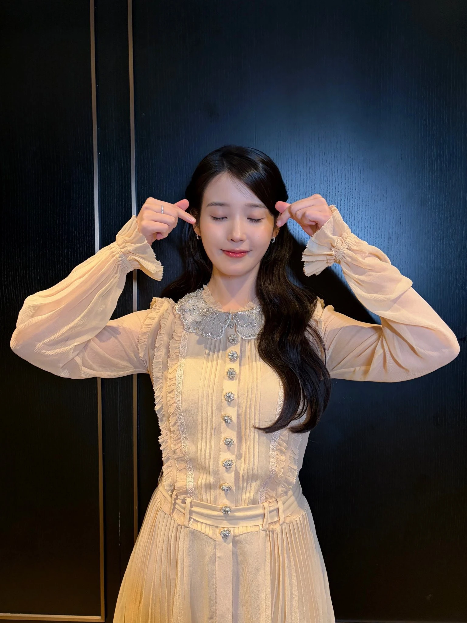 Showbiz có mỹ nhân cứ ra nhạc là top 1 cả nước, bỗng thành tội đồ quốc dân xin lỗi vẫn không được tha - Hình 11