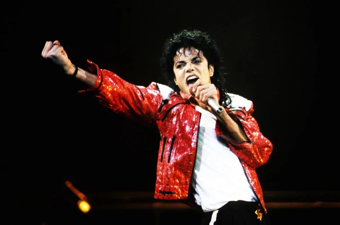 Drake áp đảo bảng xếp hạng, đối đầu trực diện với ông hoàng Pop Michael Jackson - Hình 2