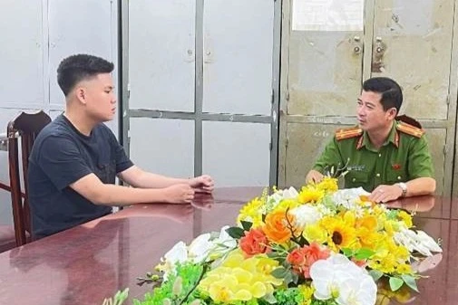 Tạm giữ nam thanh niên đuổi đánh bạn gái giữa đêm ở Hà Nội - Hình 1