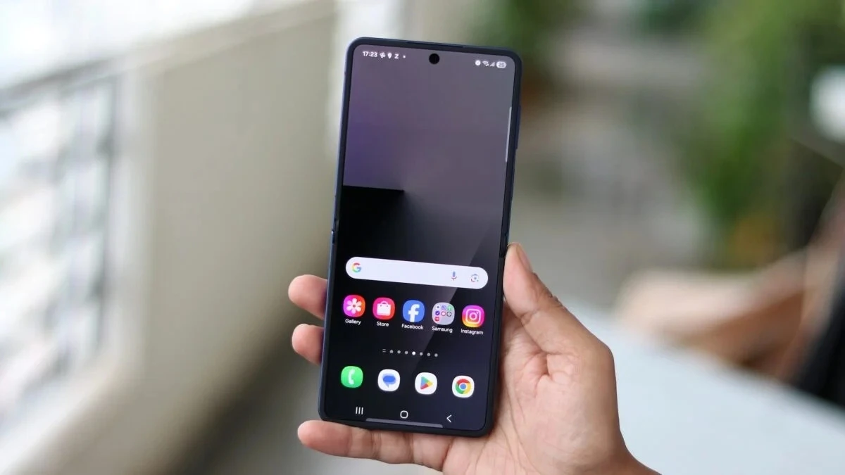 Thực hư tin đồn Samsung khai tử dòng điện thoại gập vỏ sò sau Galaxy Z Flip8 - Hình 1