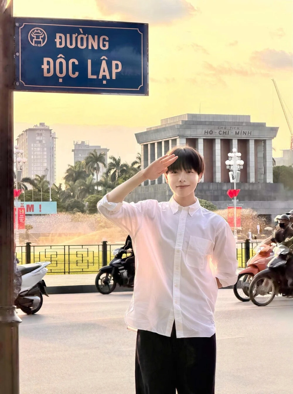 Cuộc sống trên xe lăn của NSND Trần Hiếu, NSND Mỹ Uyên thân mật với nghệ sĩ trẻ - Hình 8