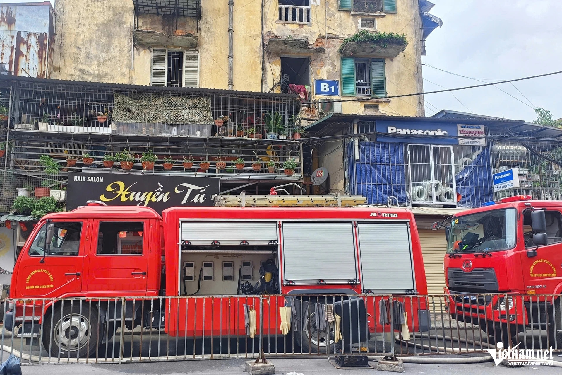 Cháy căn hộ tập thể ở Hà Nội, người dân hoảng hốt tháo chạy - Hình 6
