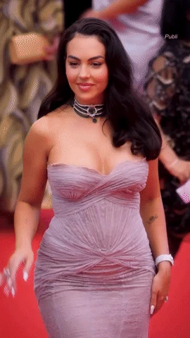 Georgina - vợ sắp cưới của Ronaldo khoe nhan sắc lộng lẫy chuẩn nữ hoàng làng WAGs, là hậu phương được mong chờ nhất World Cup 2026 - Hình 1
