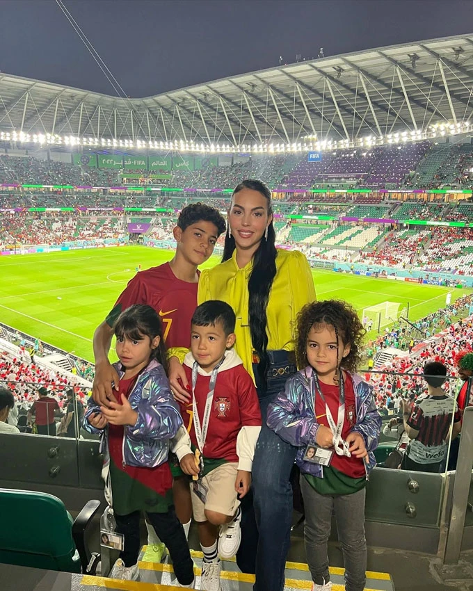 Georgina - vợ sắp cưới của Ronaldo khoe nhan sắc lộng lẫy chuẩn nữ hoàng làng WAGs, là hậu phương được mong chờ nhất World Cup 2026 - Hình 4