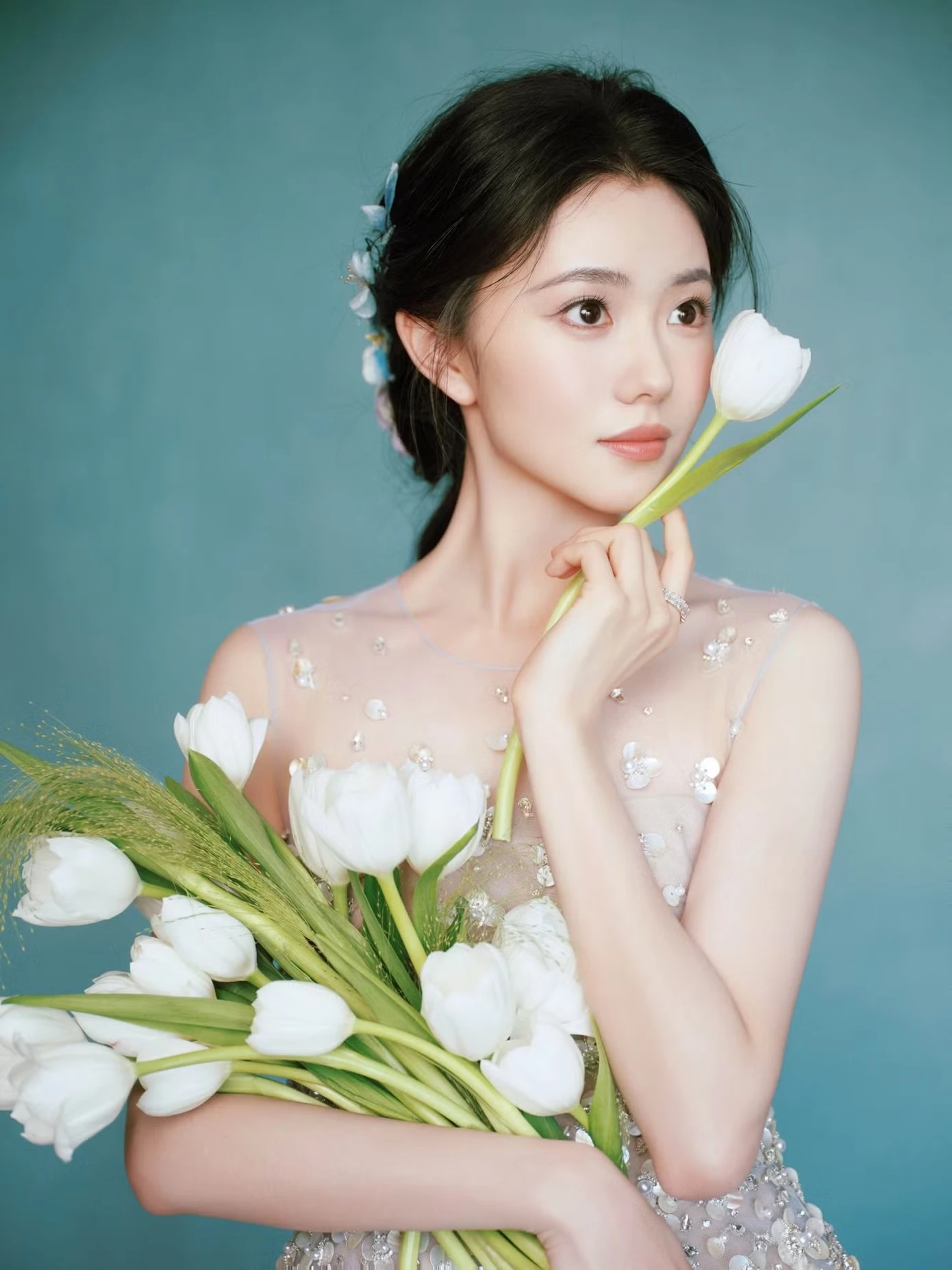 Nàng thơ của Trương Nghệ Mưu gây sốt - Hình 5