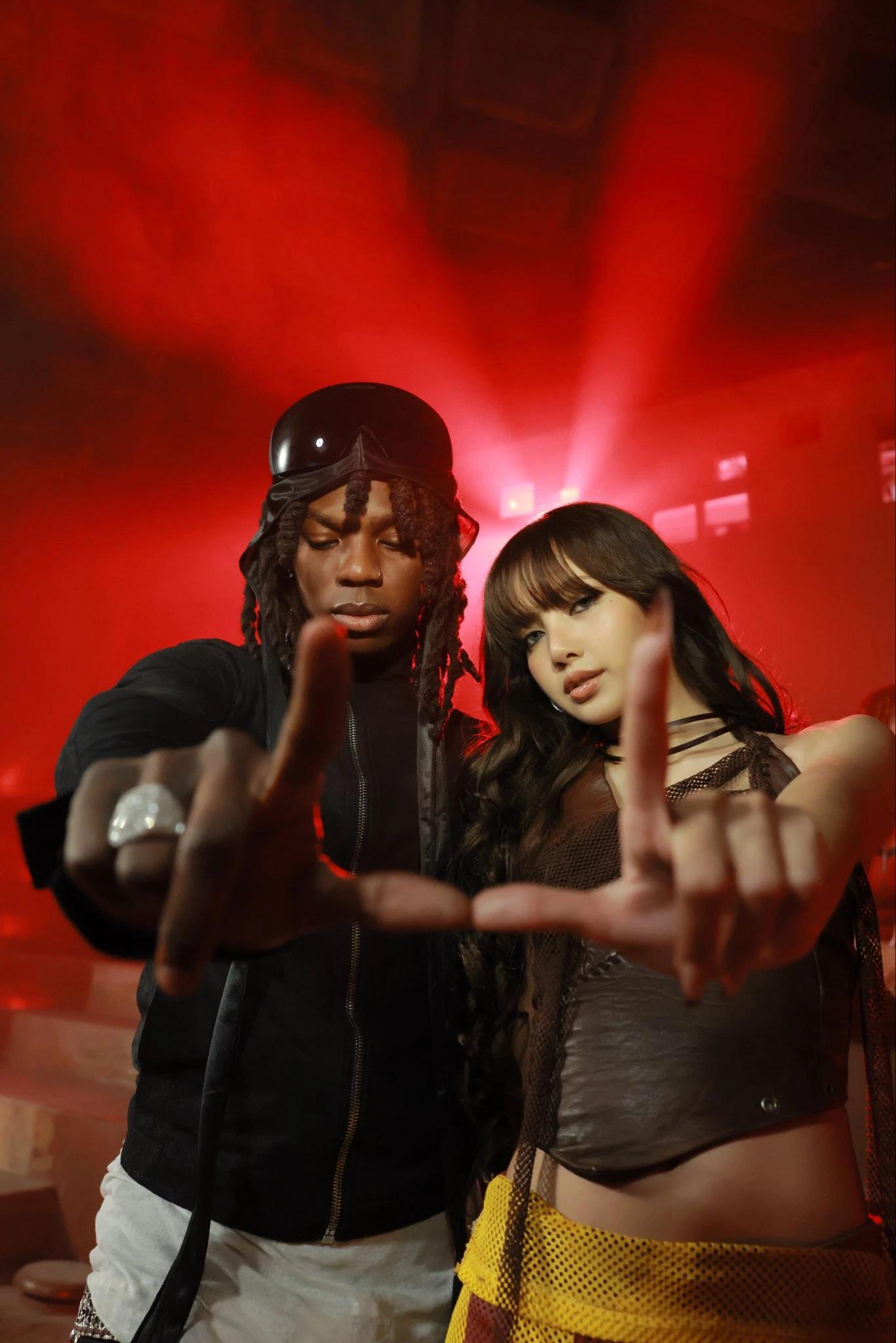 Lisa lần đầu hát nhạc World Cup: Bắn rap đã tai, sắc vóc bốc lửa đốt cháy giải bóng lớn nhất hành tinh! - Hình 8