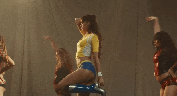 Lisa lần đầu hát nhạc World Cup: Bắn rap đã tai, sắc vóc bốc lửa đốt cháy giải bóng lớn nhất hành tinh! - Hình 3