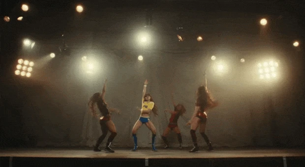 Lisa lần đầu hát nhạc World Cup: Bắn rap đã tai, sắc vóc bốc lửa đốt cháy giải bóng lớn nhất hành tinh! - Hình 4