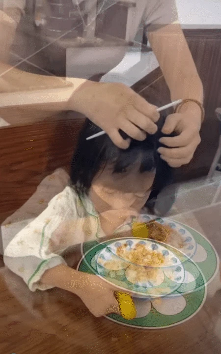 Loạt clip nấu ăn lúc 5h30 sáng của mẹ 2 con ở Quảng Trị hút hàng triệu lượt xem vì quá thực tế: Chi tiêu tiền chợ kiểu gì mà cả nhà 4 người vẫn sống thoải mái? - Hình 22