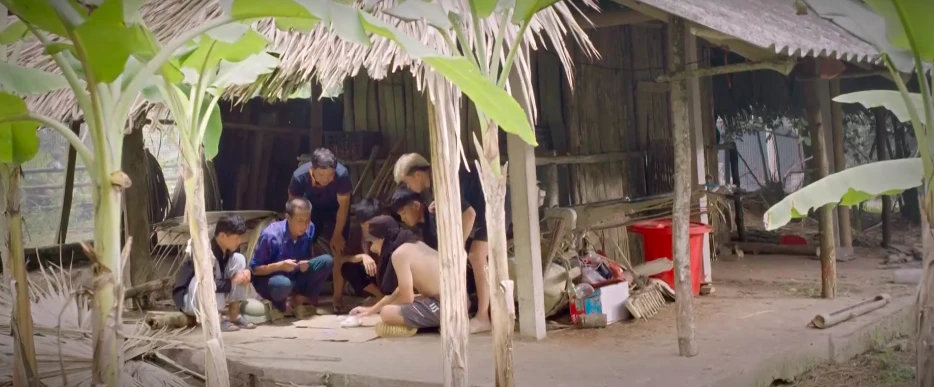 Lời hứa đầu tiên - Tập 11: Thiếu gia Hải Đăng dùng chiêu anh hùng cứu mỹ nhân với Vi Minh - Hình 2