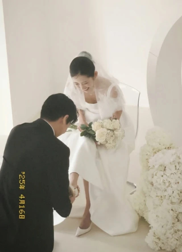 Drama sốc trong đám cưới sao nữ nổi tiếng và chồng phông bạt: Khách mời không thèm gửi tiền mừng nhưng ăn như thuồng luồng còn làm loạn khán phòng - Hình 7