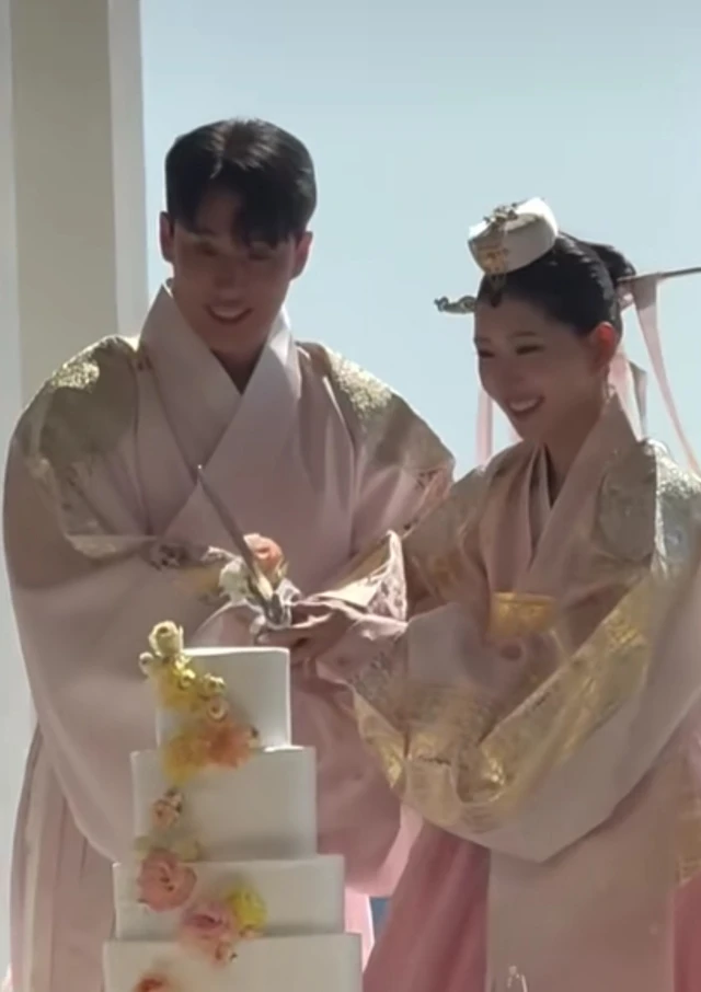 Drama sốc trong đám cưới sao nữ nổi tiếng và chồng phông bạt: Khách mời không thèm gửi tiền mừng nhưng ăn như thuồng luồng còn làm loạn khán phòng - Hình 6