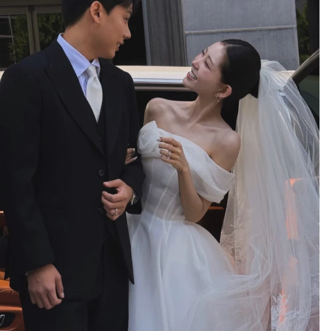 Drama sốc trong đám cưới sao nữ nổi tiếng và chồng phông bạt: Khách mời không thèm gửi tiền mừng nhưng ăn như thuồng luồng còn làm loạn khán phòng - Hình 3