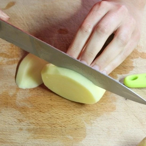 Không phải khoai tây chiên, đây mới là món khoai tây ngon đỉnh của chóp: Cách làm dễ, ăn giòn ngon đưa vị vô cùng - Hình 1