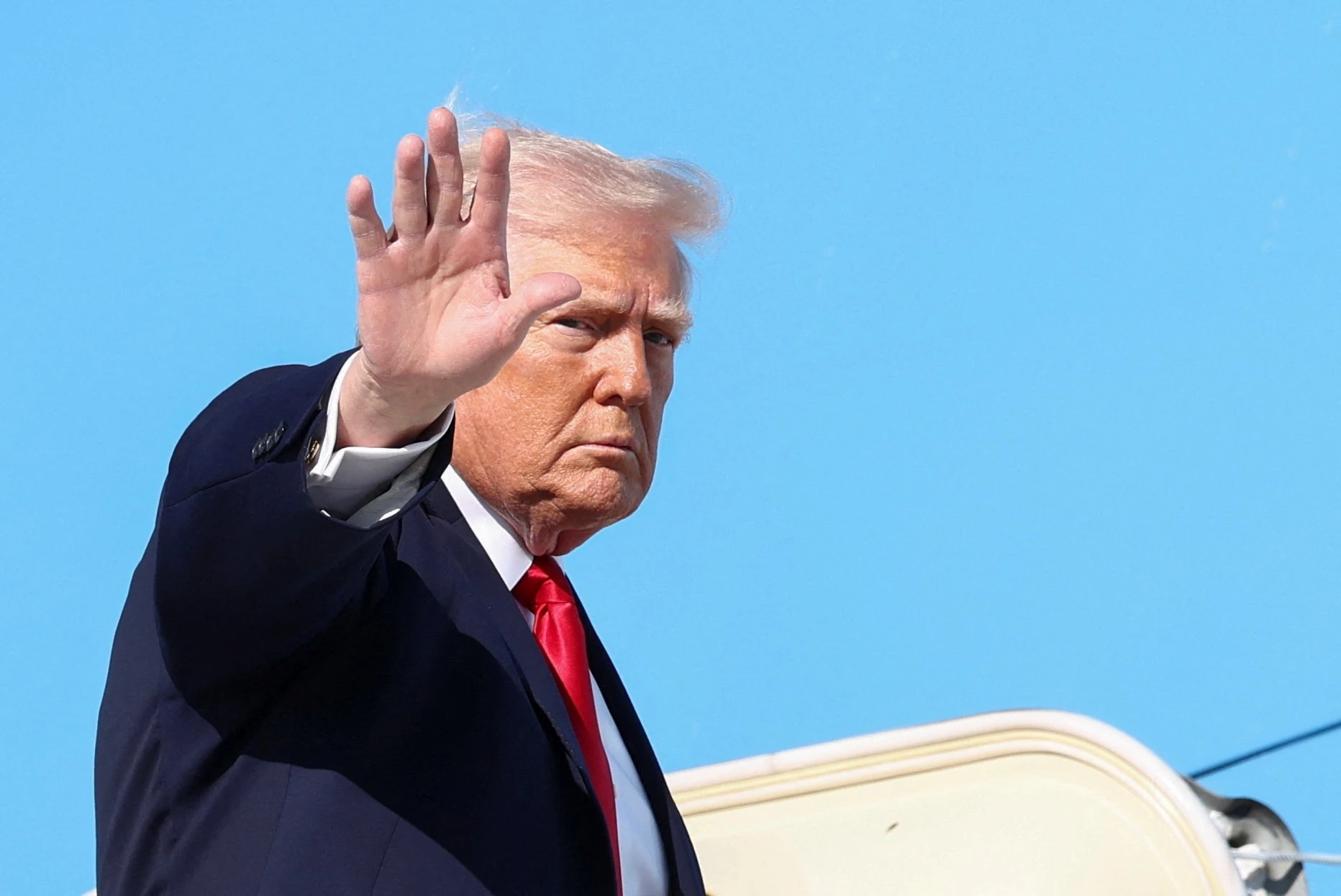 Tổng thống Trump hủy kế hoạch cuối tuần, Mỹ có thể tấn công trở lại Iran? - Hình 1