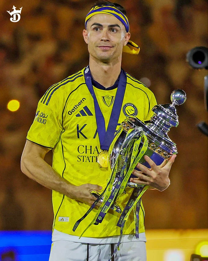 Ronaldo kiếm gấp đôi Messi, thống trị BXH kim tiền 12 tháng qua - Hình 1