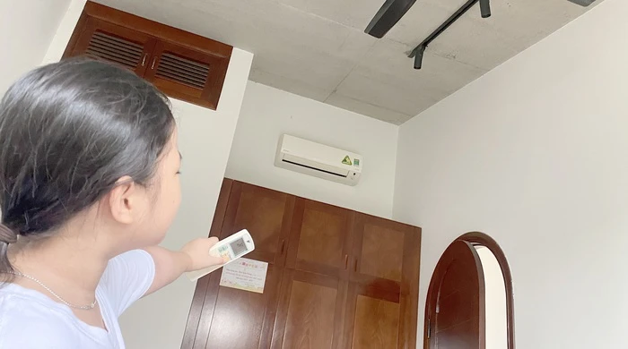 Giữa đỉnh điểm nắng nóng, chồng tắt điều hòa để bật máy sưởi phòng ngủ, biết lý do sây cay tôi lập tức ôm con bỏ đi - Hình 1