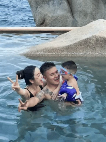 Chu Thanh Huyền trắng phát sáng khi gia nhập đường đua bikini hè, vóc dáng nóng bỏng bên Quang Hải - Hình 8