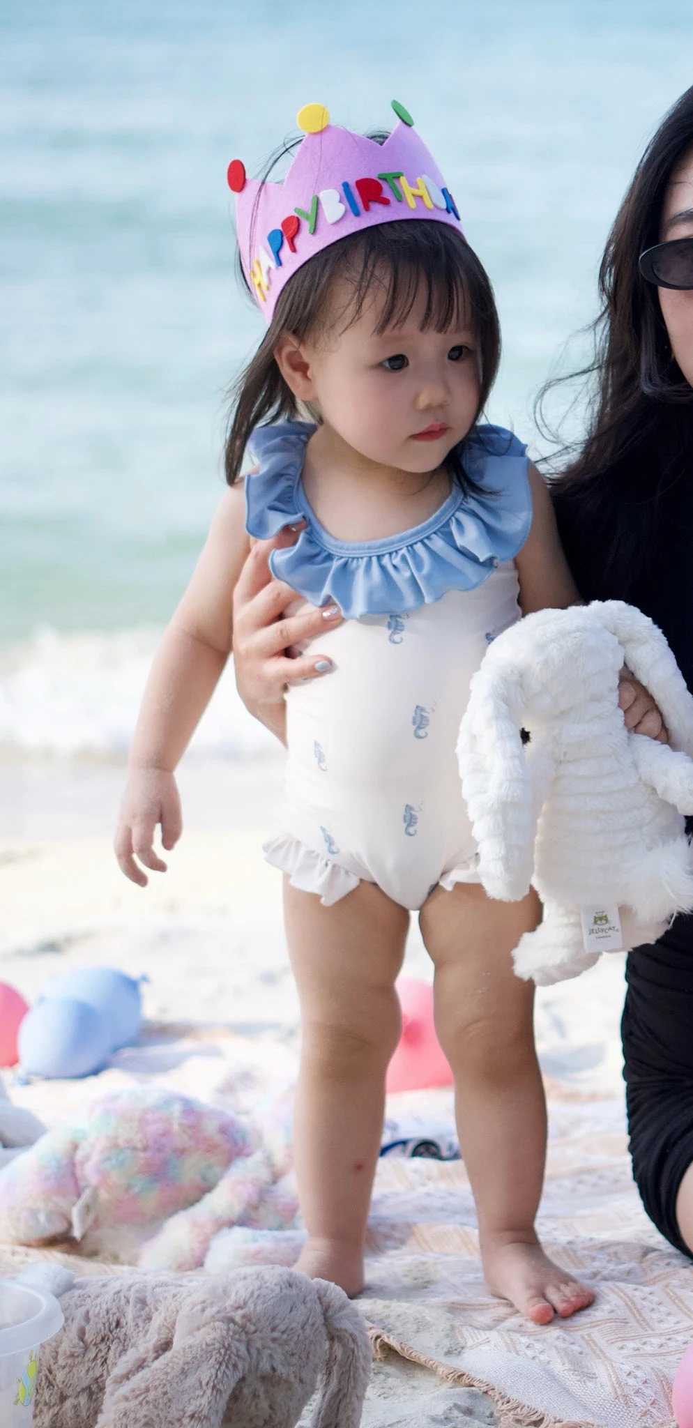 Phương Oanh khoe cận gương mặt của ái nữ, mắt to tròn bầu bĩnh giống hệt mẹ, mới 2 tuổi đã thích vào nấu nướng cùng mẹ - Hình 2