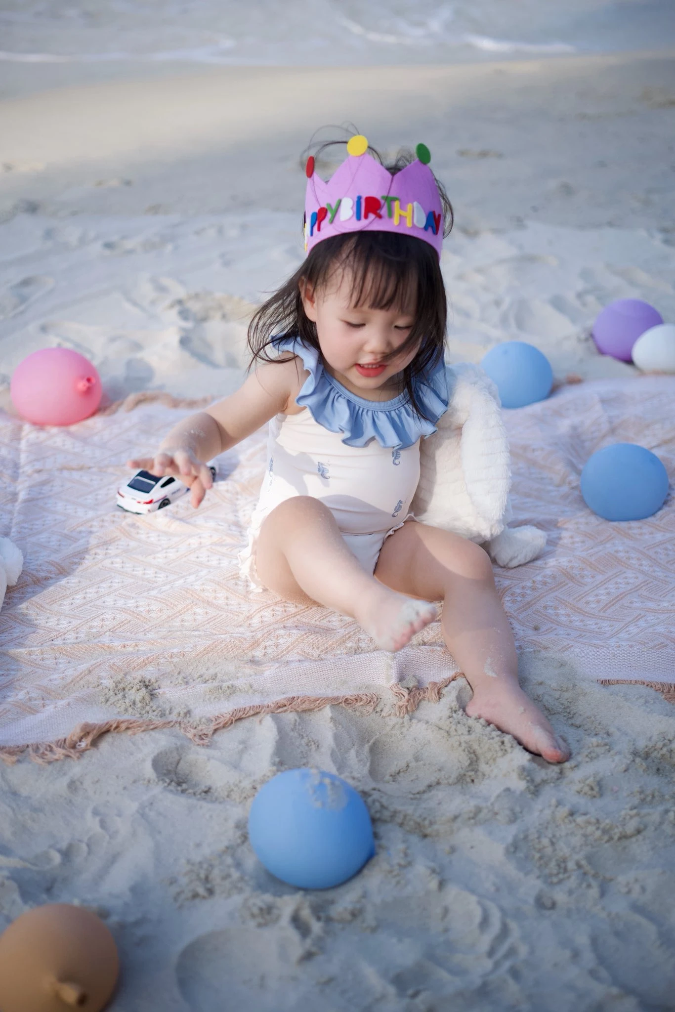 Phương Oanh khoe cận gương mặt của ái nữ, mắt to tròn bầu bĩnh giống hệt mẹ, mới 2 tuổi đã thích vào nấu nướng cùng mẹ - Hình 5