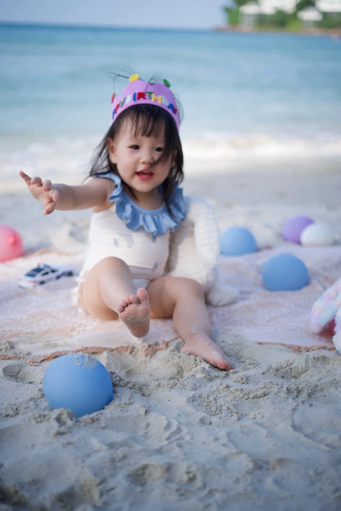 Phương Oanh khoe cận gương mặt của ái nữ, mắt to tròn bầu bĩnh giống hệt mẹ, mới 2 tuổi đã thích vào nấu nướng cùng mẹ - Hình 3