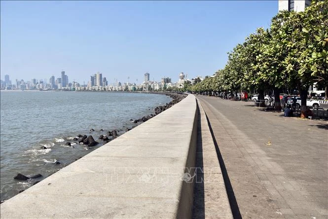 Ấn Độ: Nhiều người sốc nhiệt, tử vong do nắng nóng gần chạm ngưỡng 50 độ C - Hình 1