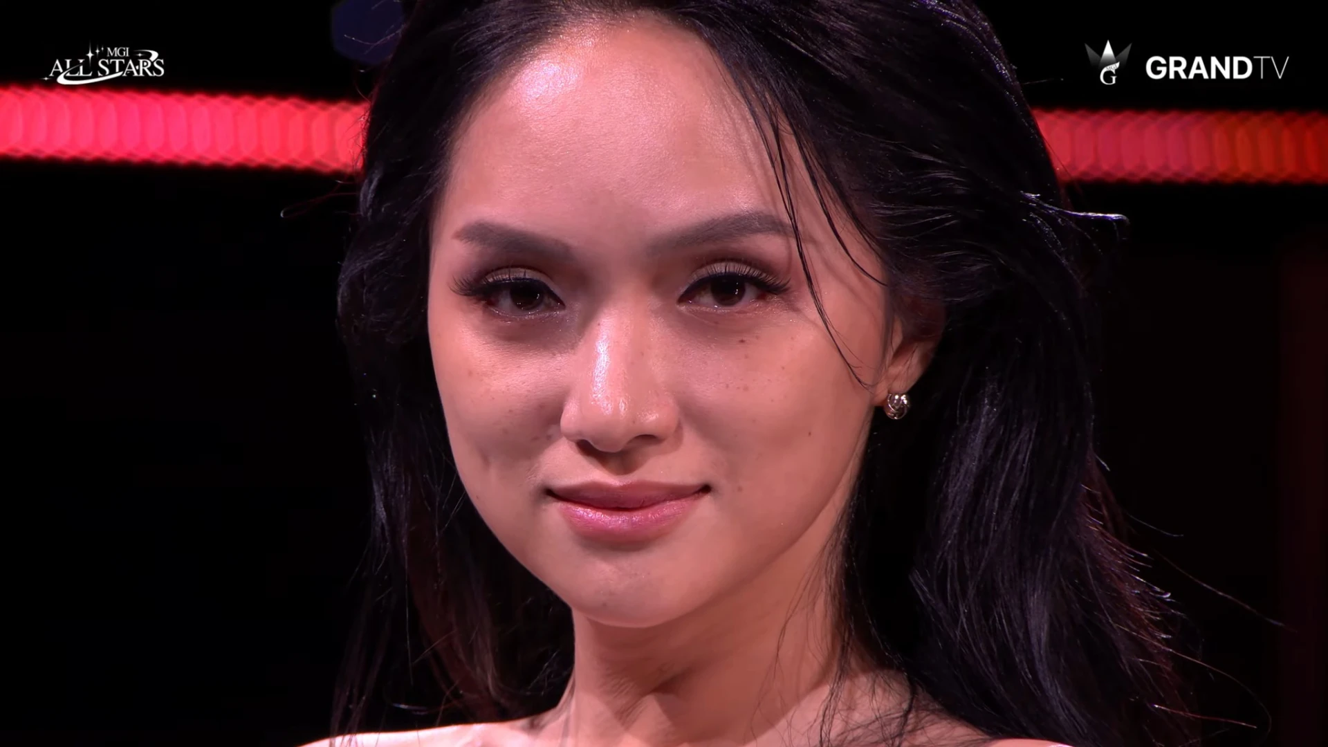 Lần đầu tiên trong lịch sử: Miss Grand bắt thí sinh tẩy trang giữa sân khấu thi mặt mộc, Hương Giang nhận ngay 5 điểm - Hình 4